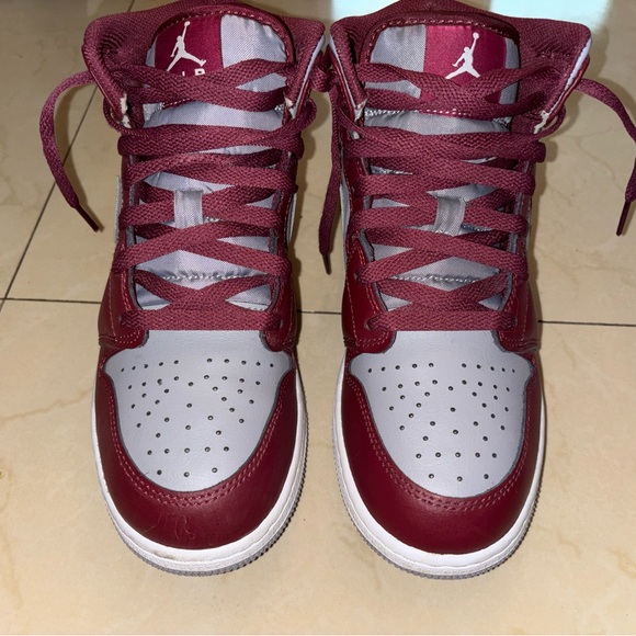 Jordan 1 Women's Sneakers Size 8, Kids Unisex Size 6.5 Youth in Red and White - Picture 3 of 4